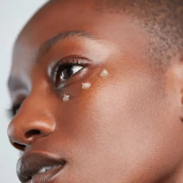 50123_pro-collagen_eye_revive_mask_application-a_2000x2000_4